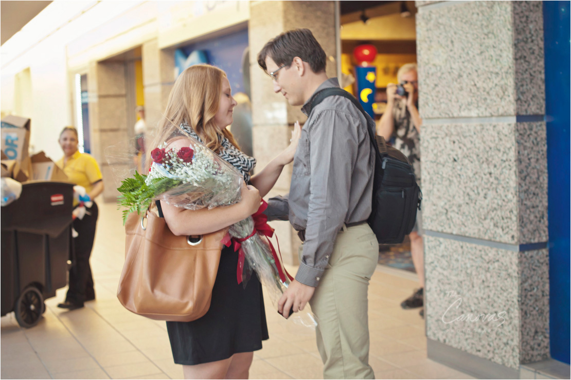 25_Brittany_Matt_airport_engagement_orlando