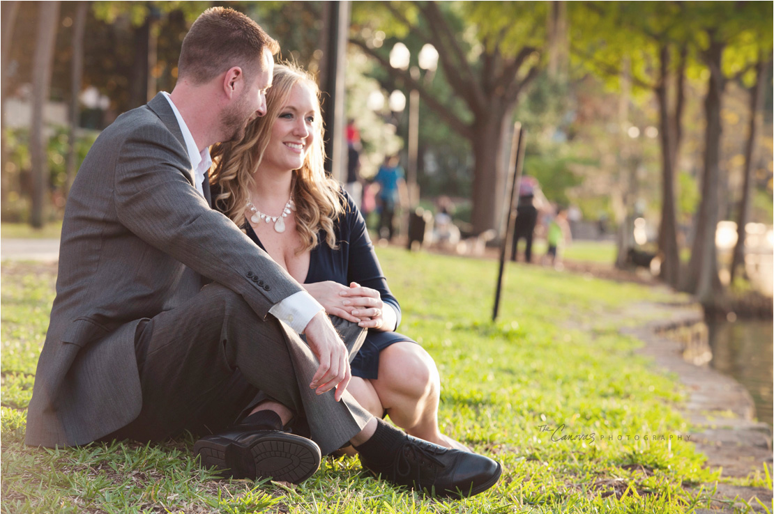 13_Downtown_Orlando_Lake_Eola_engagement_the_Canovas_photos