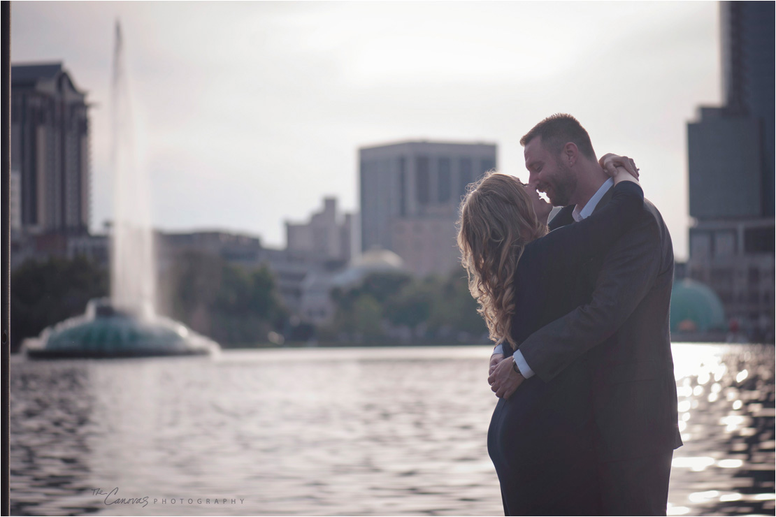 7_Downtown_Orlando_Lake_Eola_engagement_the_Canovas_photos