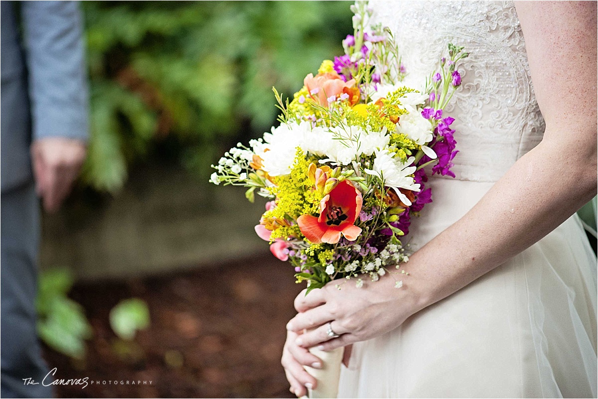 simple flowers for a wedding