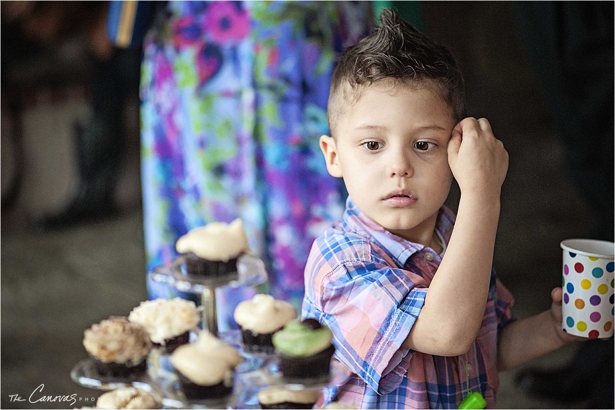 boy and cupcake 