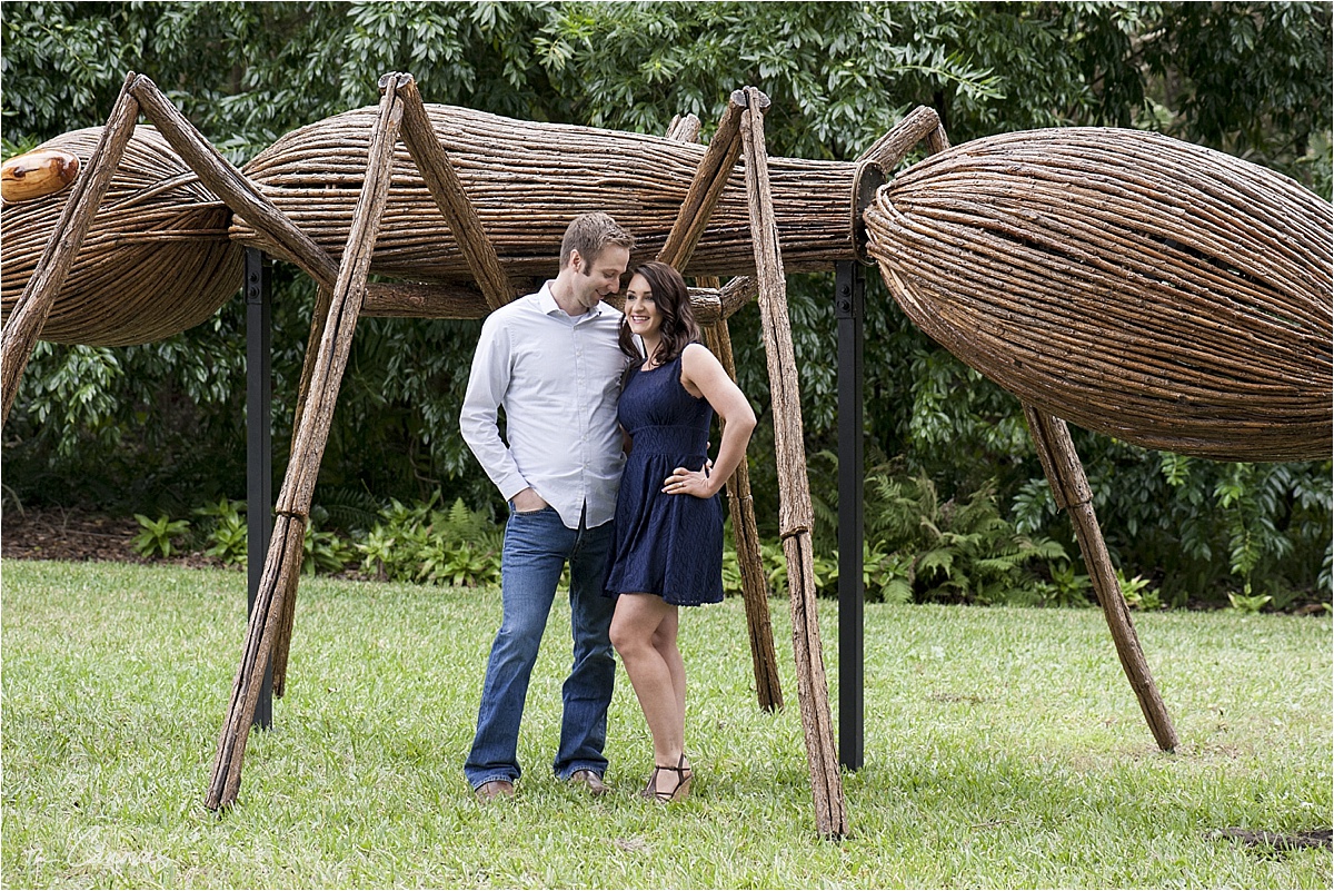ant sculpture with couple 