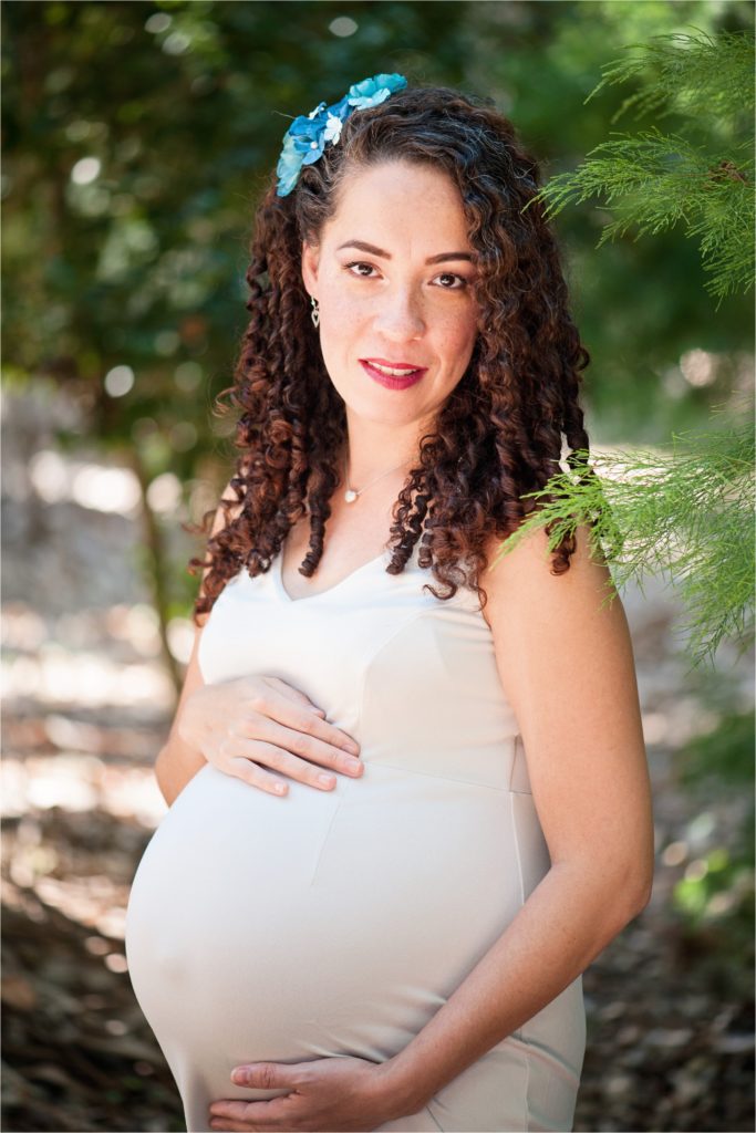 professional maternity photographer
