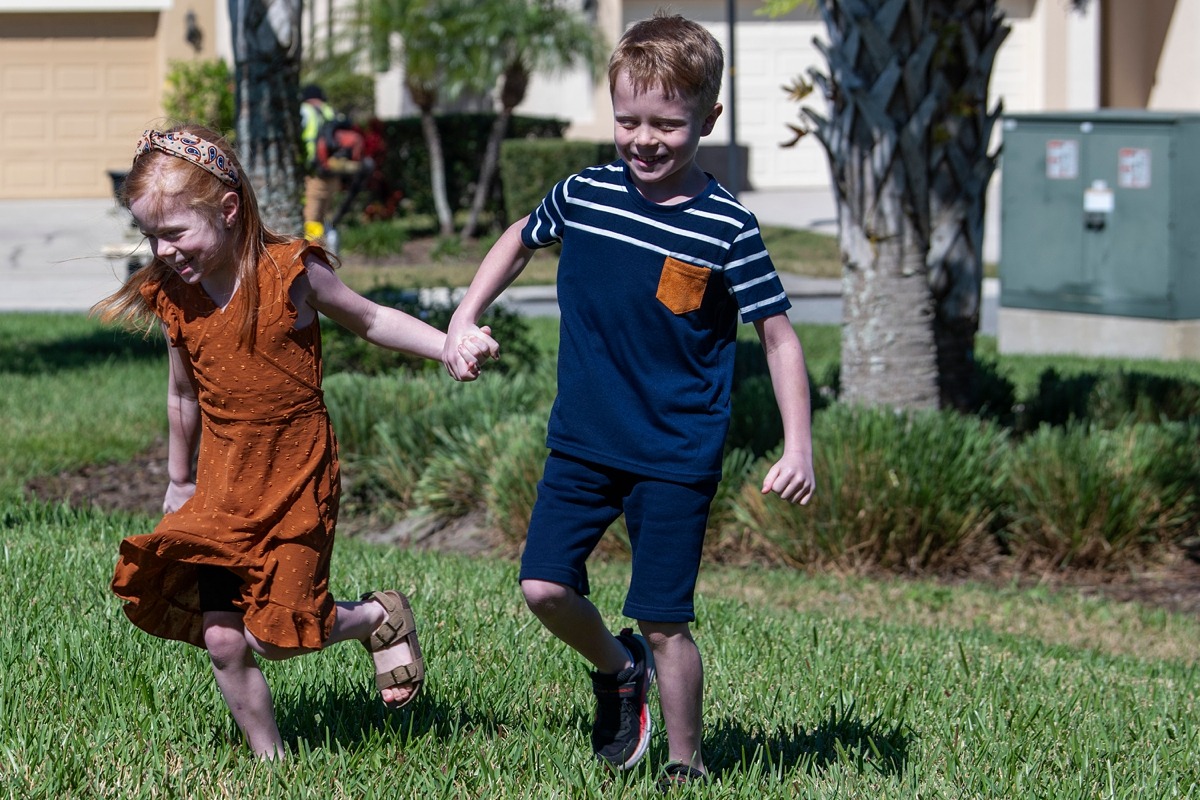 Extended family photography session by Orlando family photographer at a vacation home in Kissimmee, Florida