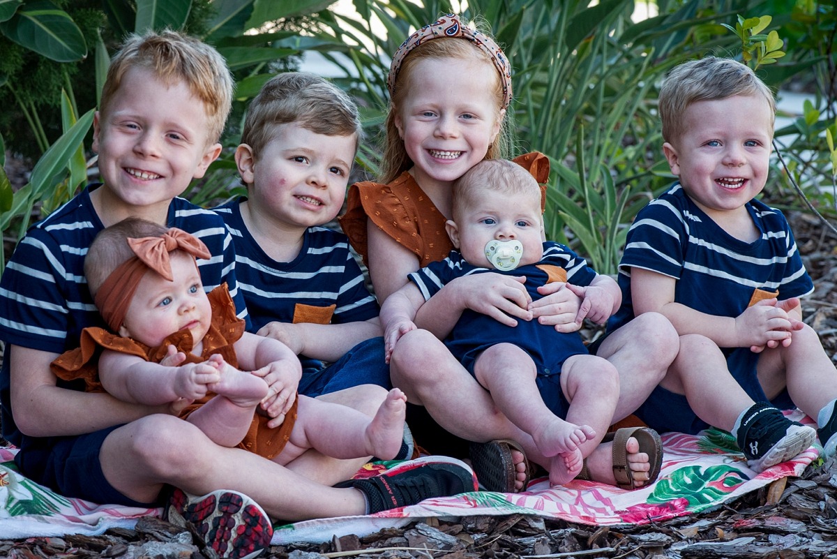 Extended family photography session by Orlando family photographer at a vacation home in Kissimmee, Florida