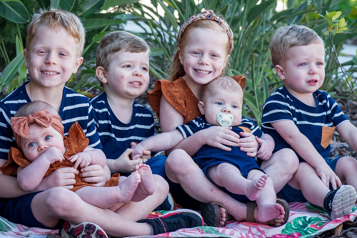 Extended family photography session by Orlando family photographer at a vacation home in Kissimmee, Florida
