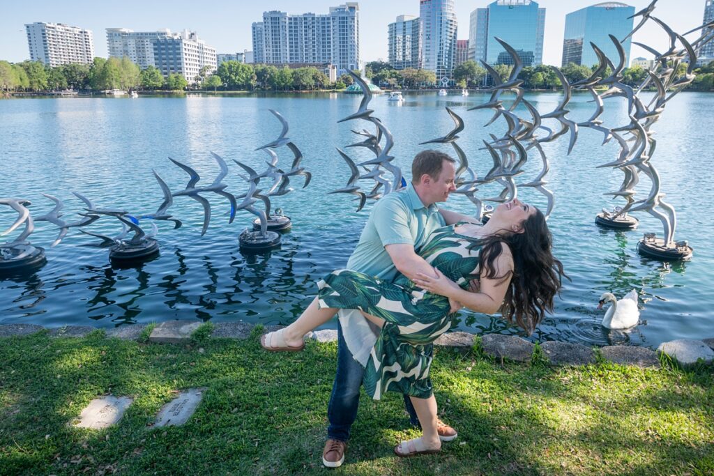 Lake Eola proposal, proposal photographer in Orlando, engagement photography Lake Eola
