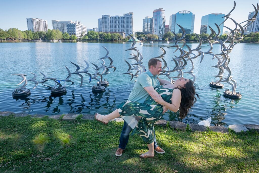 Lake Eola proposal, proposal photographer in Orlando, engagement photography Lake Eola